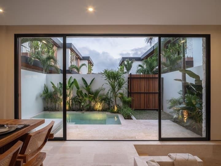 Villa in Uluwatu, Bali, Indonesia — 1 bedroom — photo 1
