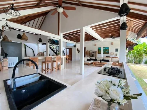 Villa in Canggu, Bali, Indonesia — 3 bedrooms — photo 2