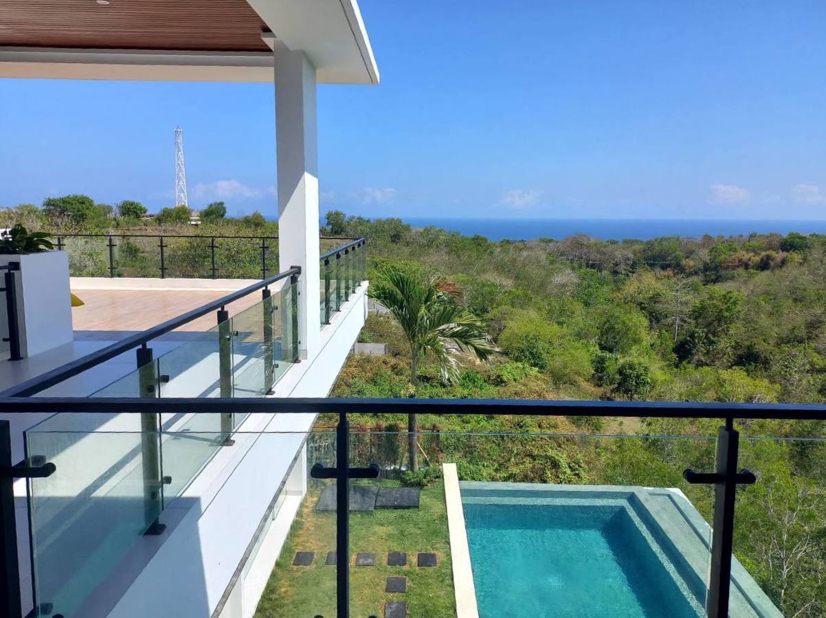 Villa in Uluwatu, Bali, Indonesia — 3 bedrooms — photo 1
