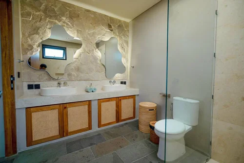 Villa in Uluwatu, Bali, Indonesia — 3 bedrooms — photo 3