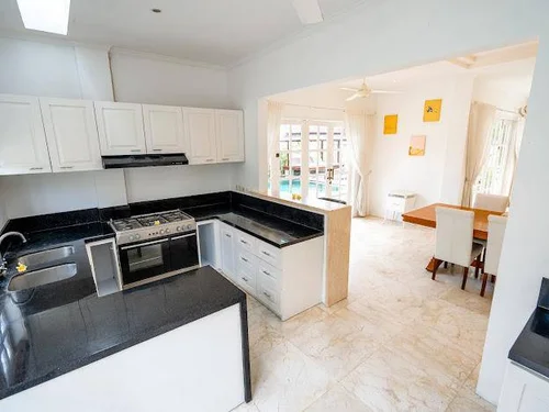 Villa in Seminyak, Bali, Indonesia — 3 bedrooms — photo 4
