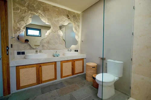 Villa in Uluwatu, Bali, Indonesia — 3 bedrooms — photo 3