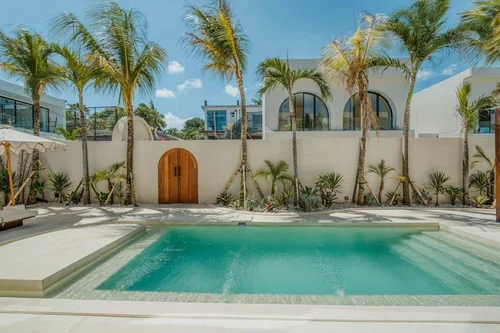 Villa in Uluwatu, Bali, Indonesia — 3 bedrooms — photo 1