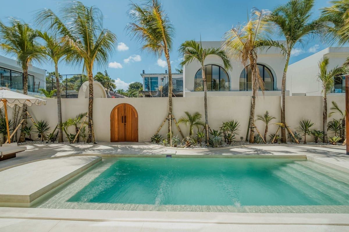 Villa in Uluwatu, Bali, Indonesia — 3 bedrooms — photo 1