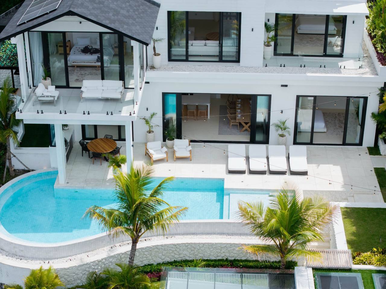 Villa in Uluwatu, Bali, Indonesia — 4 bedrooms — photo 1