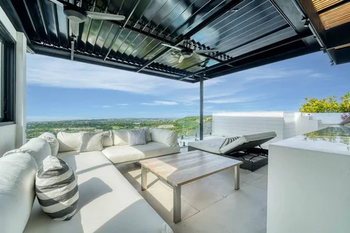 Villa in Uluwatu, Bali, Indonesia — 4 bedrooms — photo 4