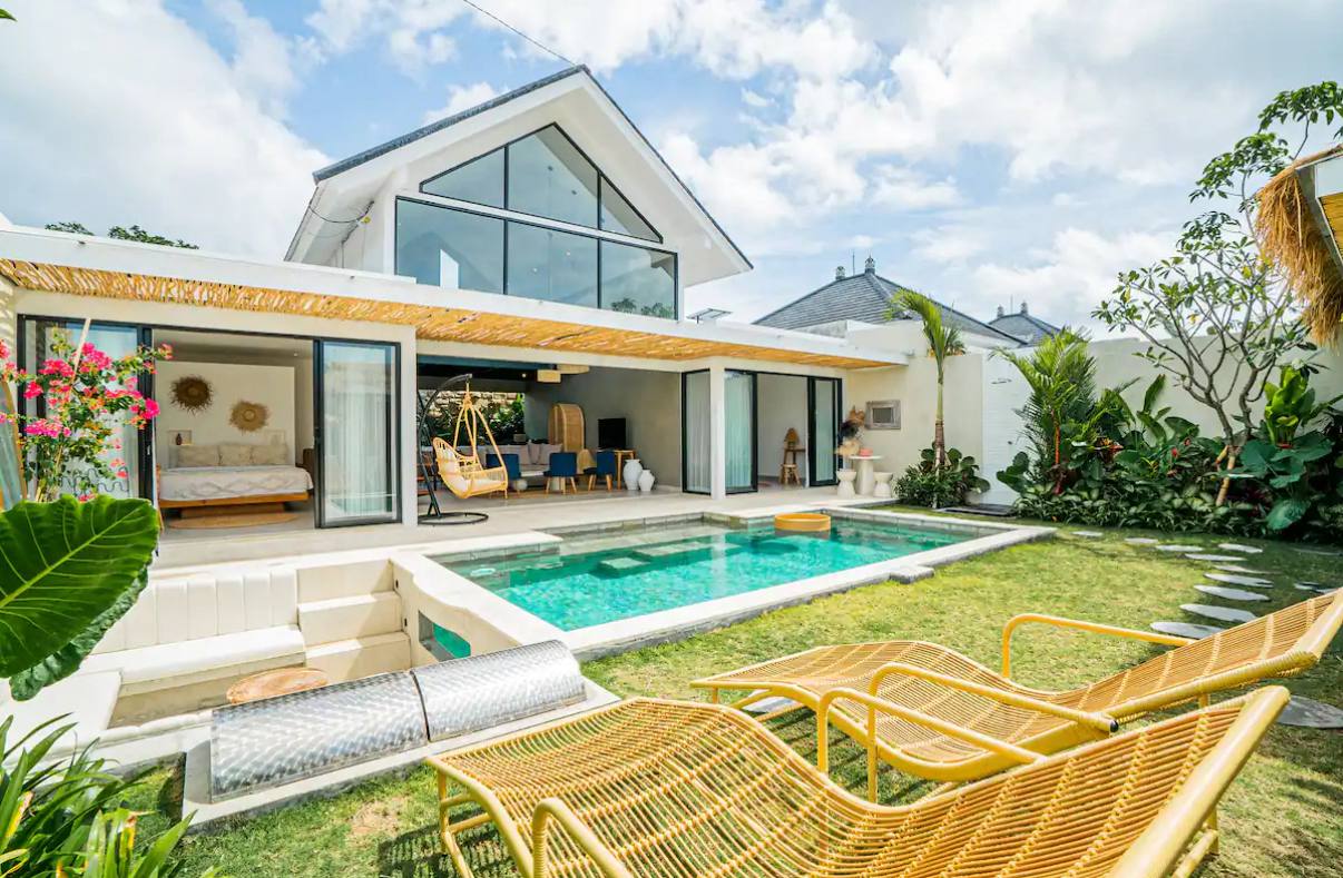 Villa in Canggu, Bali, Indonesia — 4 bedrooms — photo 1