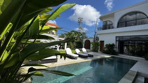 Villa in Kerobokan, Bali, Indonesia — 3 bedrooms — photo 1