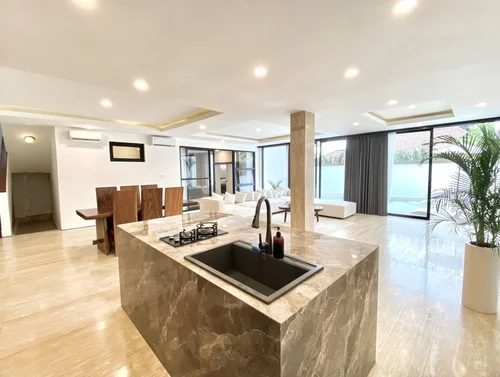 Villa in Uluwatu, Bali, Indonesia — 5 bedrooms — photo 4
