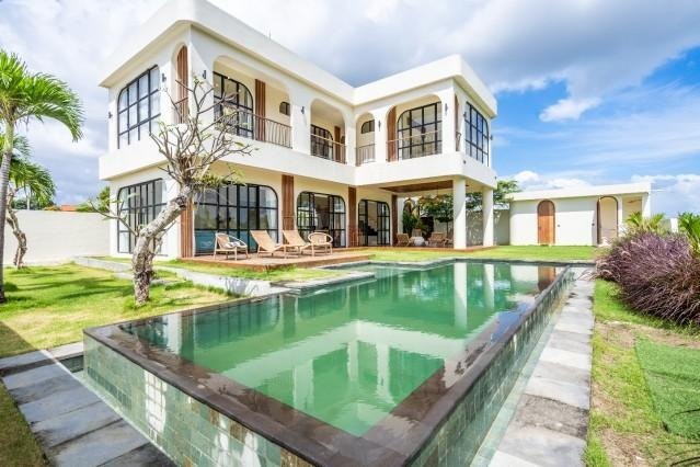 Villa in Canggu, Bali, Indonesia — 3 bedrooms — photo 1