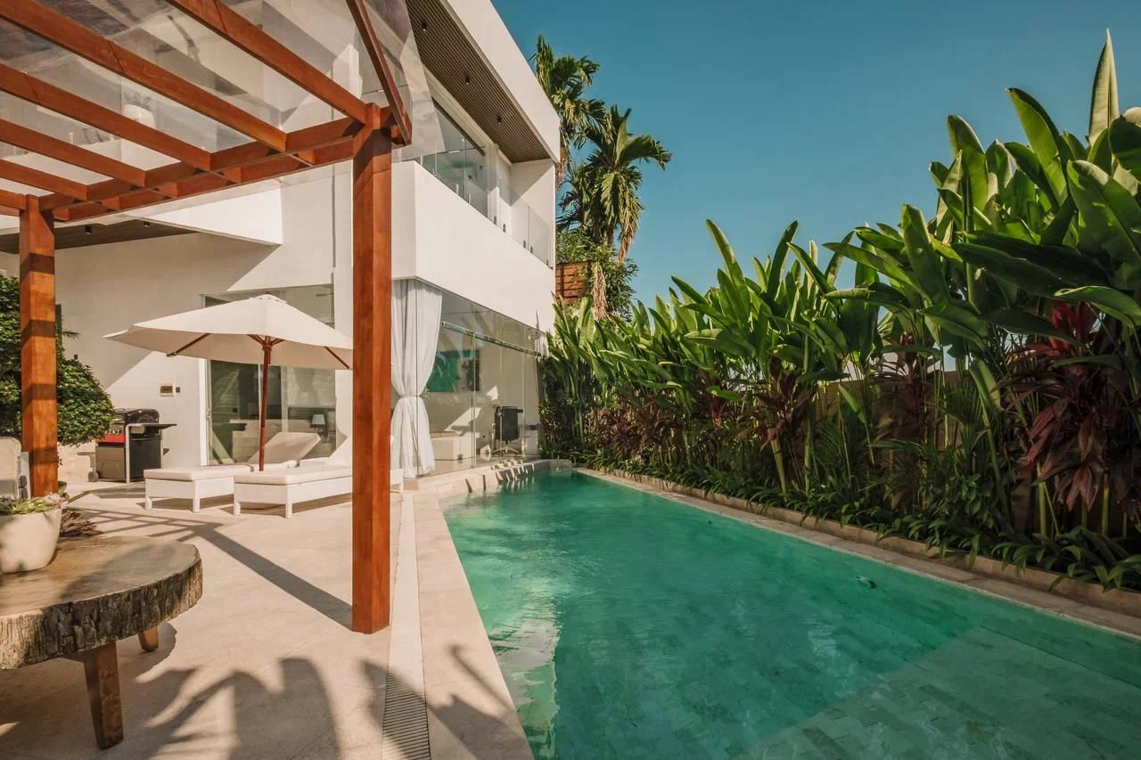 Villa in Canggu, Bali, Indonesia — 4 bedrooms — photo 1