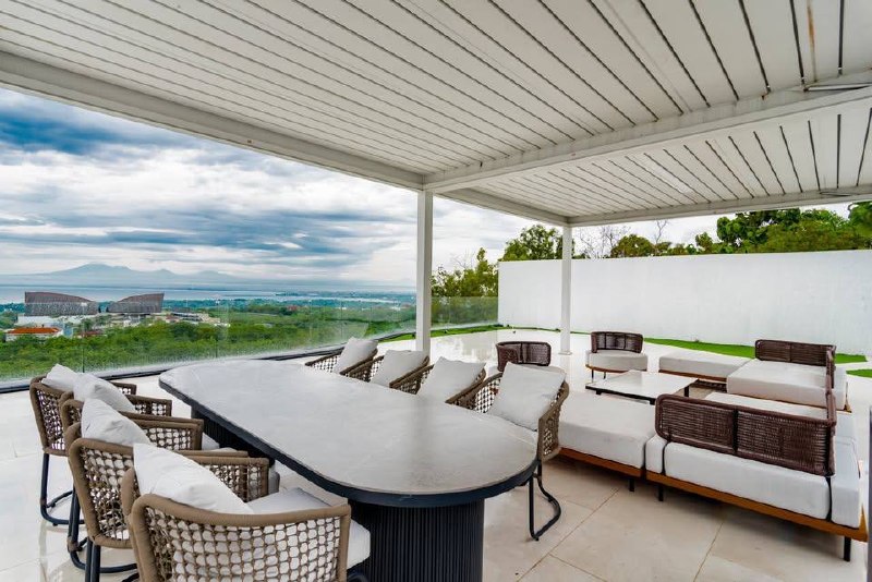 Villa in Uluwatu, Bali, Indonesia — 3 bedrooms — photo 1