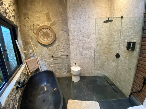 Villa in Uluwatu, Bali, Indonesia — 2 bedrooms — photo 4