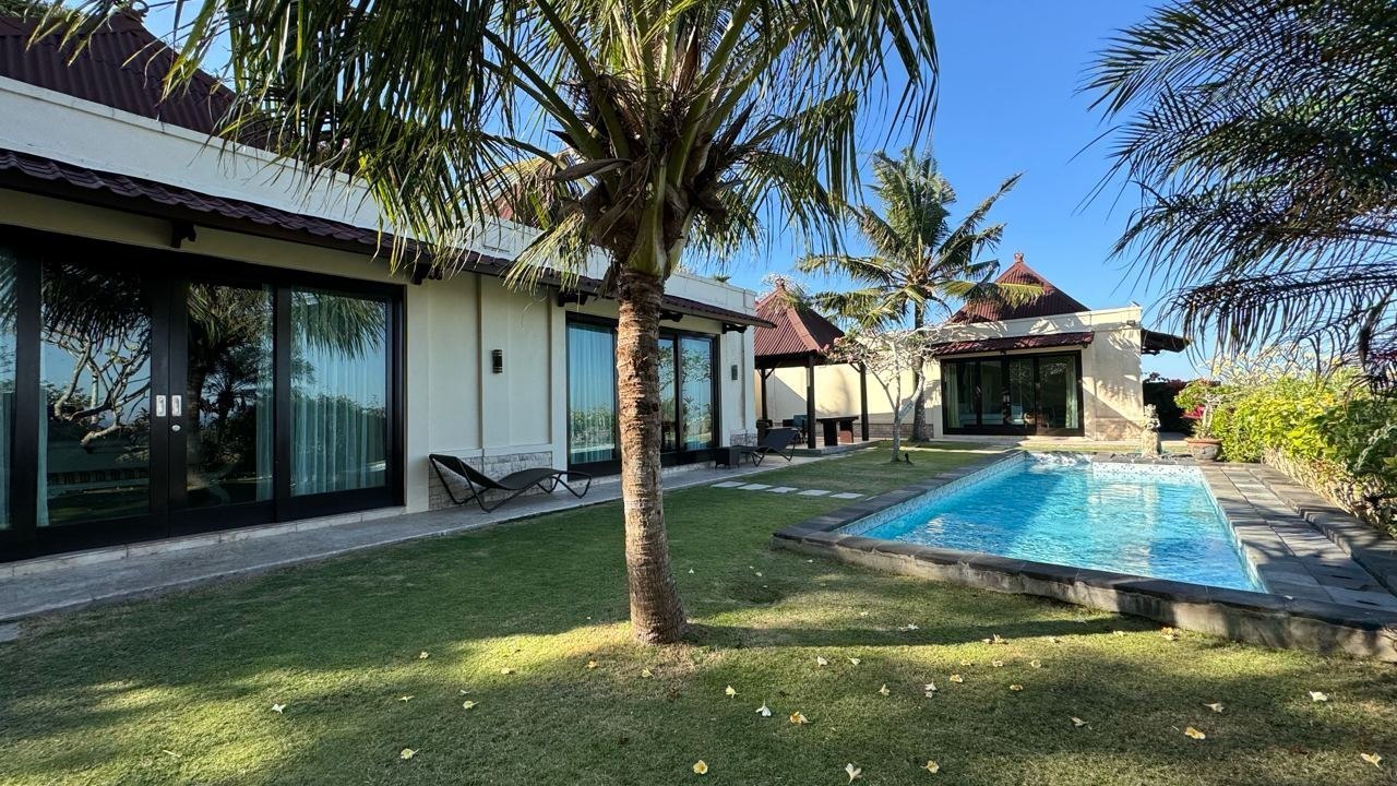 Villa in Ungasan, Bali, Indonesia — 3 bedrooms — photo 1