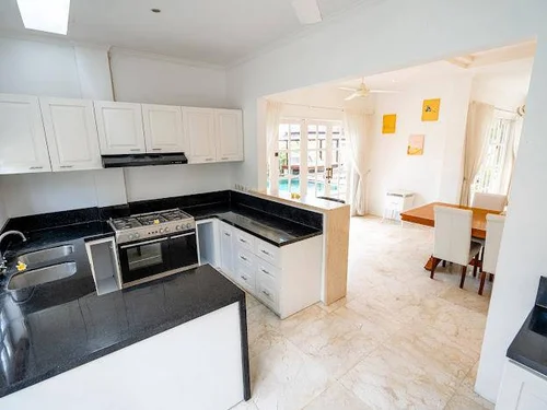 Villa in Seminyak, Bali, Indonesia — 3 bedrooms — photo 5