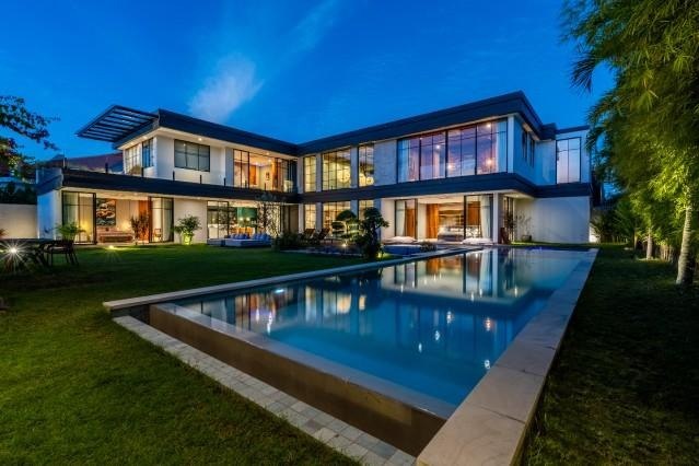 Villa in Canggu, Bali, Indonesia — 5 bedrooms — photo 1