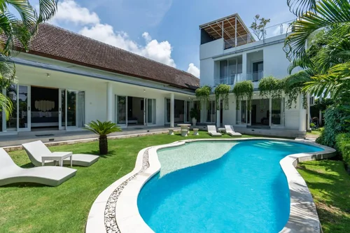 Villa in Canggu, Bali, Indonesia — 5 bedrooms — photo 1