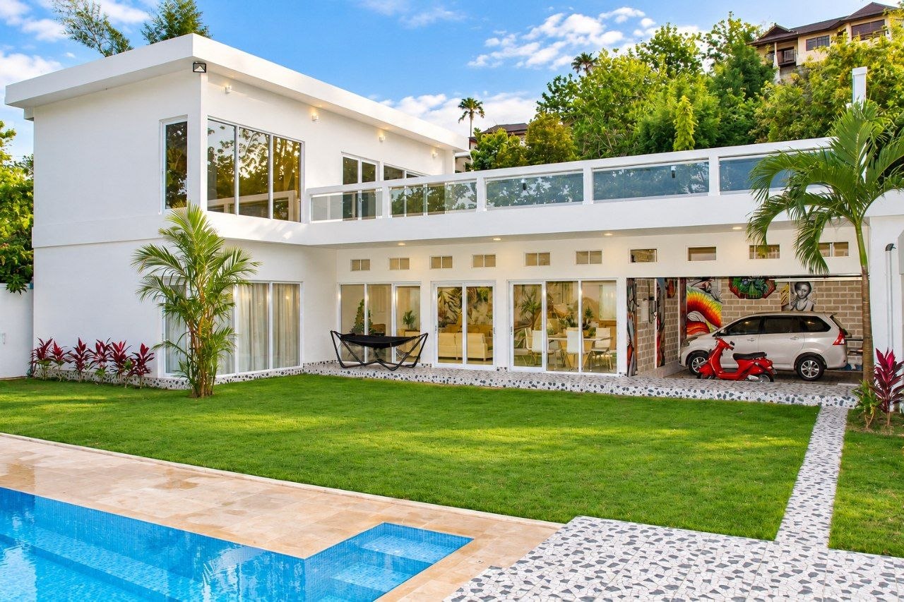 Villa in Uluwatu, Bali, Indonesia — 3 bedrooms — photo 1