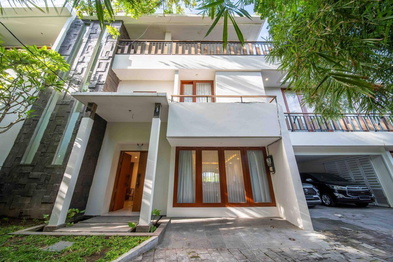 Villa in Umalas, Bali, Indonesia — 5 bedrooms — photo 1