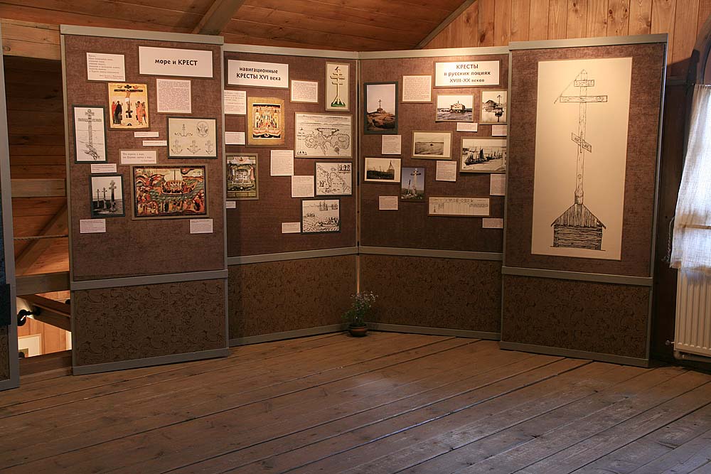 Крест и маяк