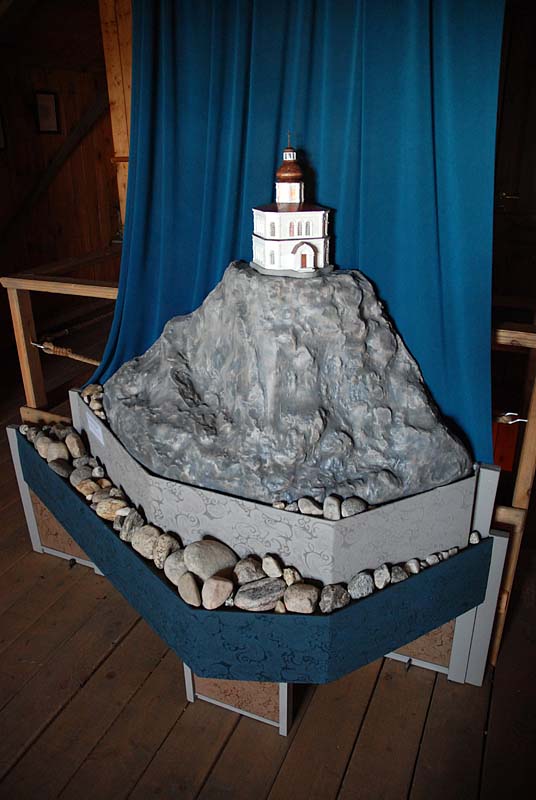 Крест и маяк