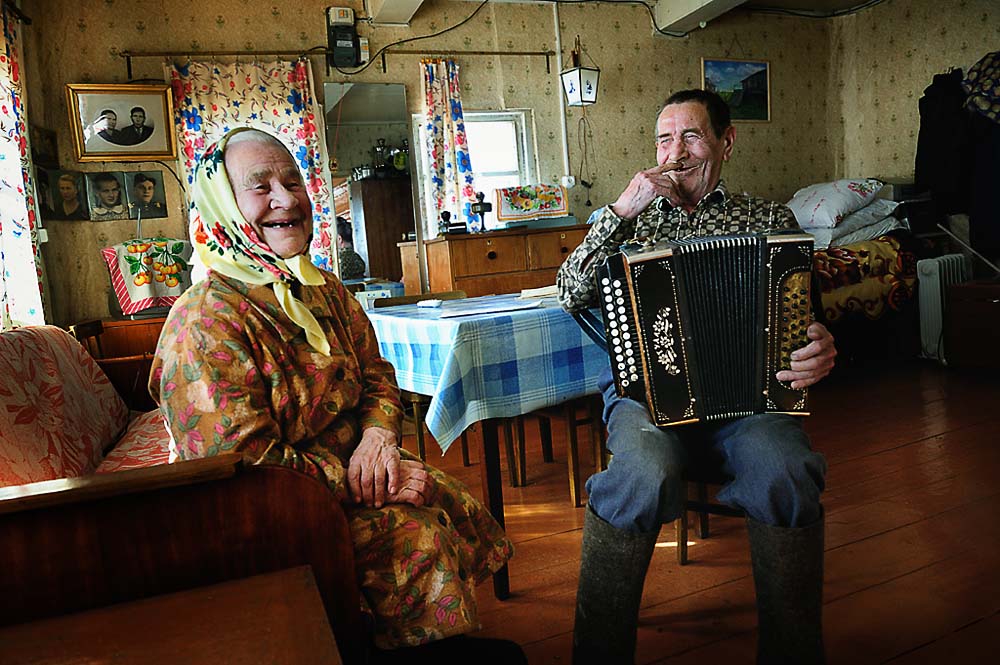 Дина Ивановна и Анатолий Александрович Рушниковы, Архангельская обл., Мезенский р-н, д. Погорелец