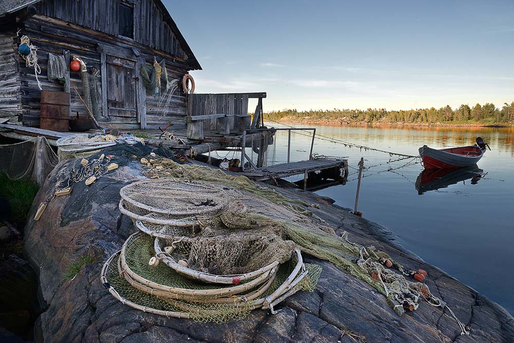 «На скалах»