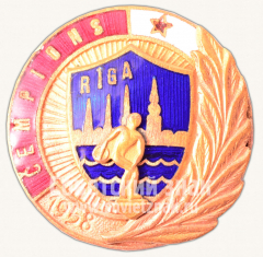 АВЕРС: Знак чемпиона в Легкой атлетики. Рига № 9144б