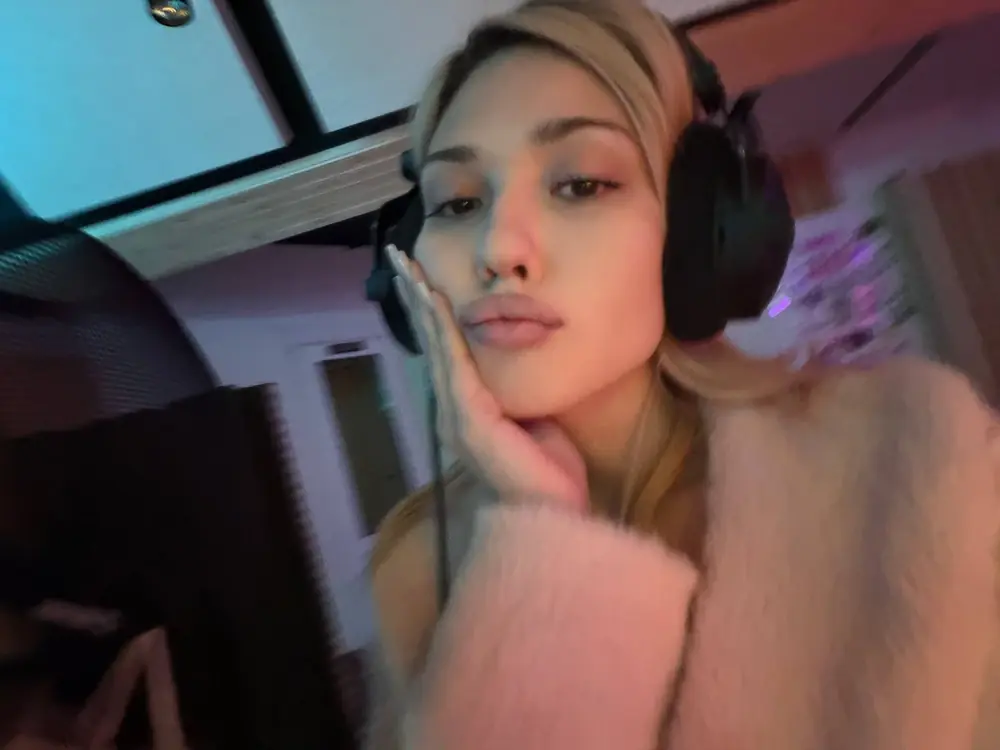 Dead Blonde
