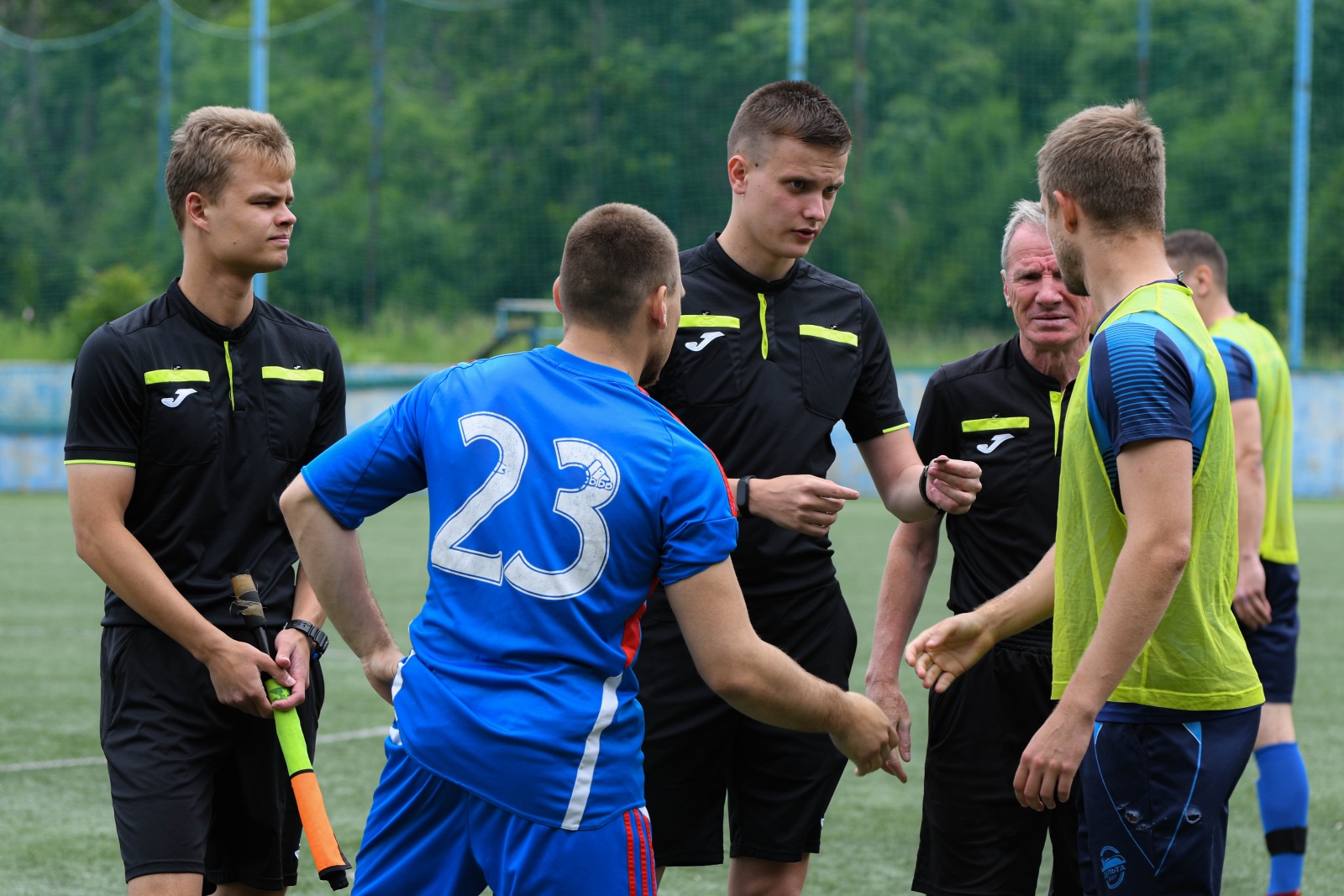 Восемь голов забито в матче за I место в чемпионате 2 лиги Владивостока по  футболу — СПОРТ25