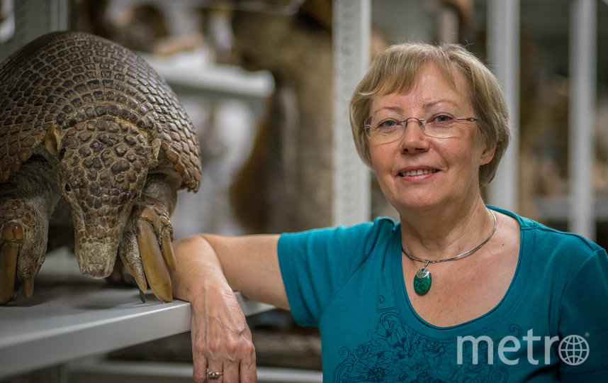 Джулиана в баварском научно-исследовательском зооинституте, рядом – один из экспонатов. Фото Susanne Krauss, "Metro"