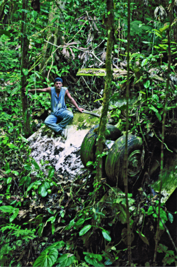 Обломок того самого самолёта, 1998 год. Фото предоставила Juliane Diller, "Metro"