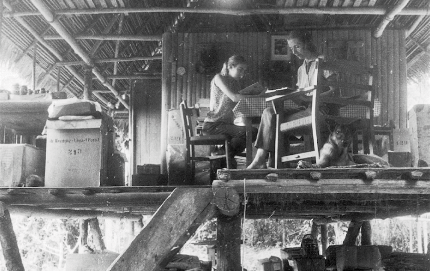 Джулиана вместе с мамой, их дом на биостанции Panguana, 1969 год. Фото предоставила Juliane Diller, "Metro"