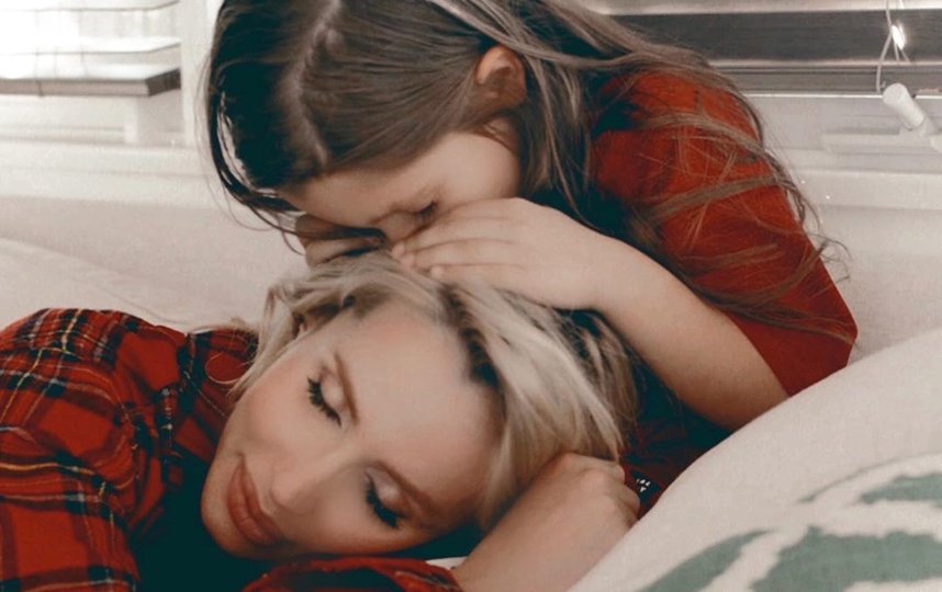 Светлана Лобода с дочкой Евой. Фото instagram.com/lobodaofficial.