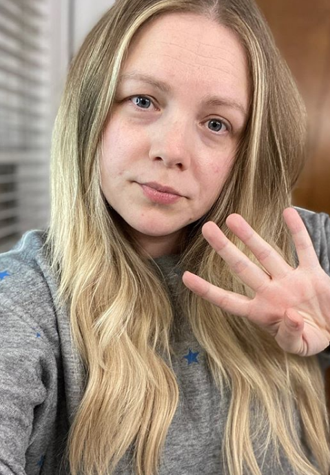 Американка делится фотоотчётами о состоянии своих волос. На фото – день четвёртый. Фото Instagram @cakeandvalley