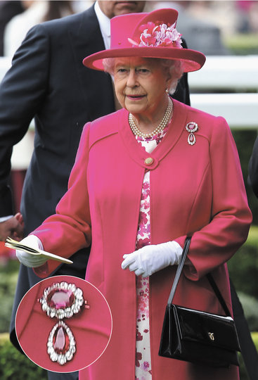 Рубиновая брошь королевы Виктории. Фото Getty