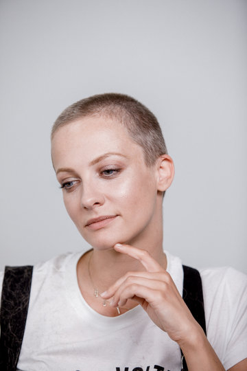 Ради роли Максимова побрилась налысо. Фото предоставлено видеосервисом START