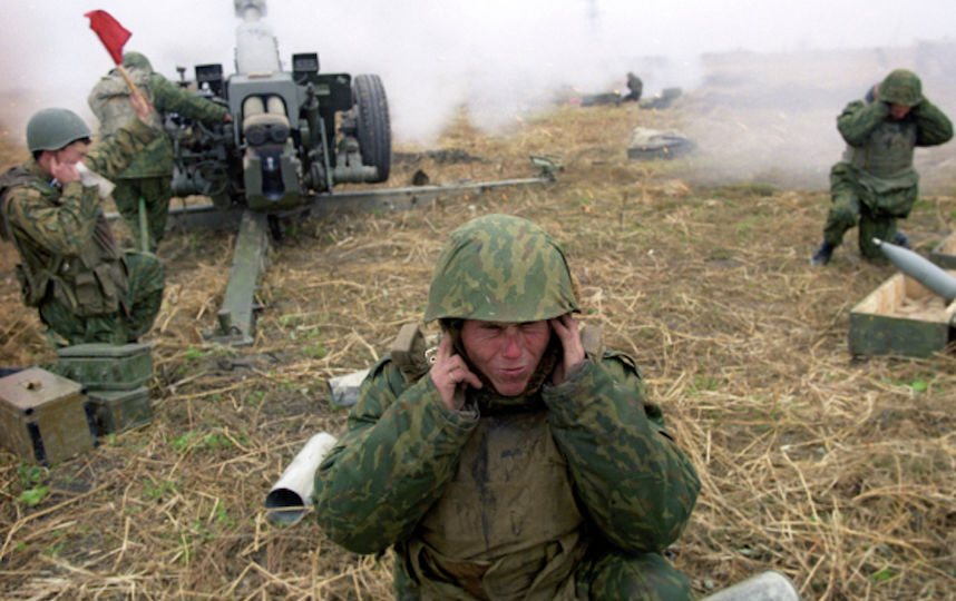 Бой с боевиками в пригороде Гудермеса. Группировка Федеральных сил на Северном Кавказе. Фото РИА Новости