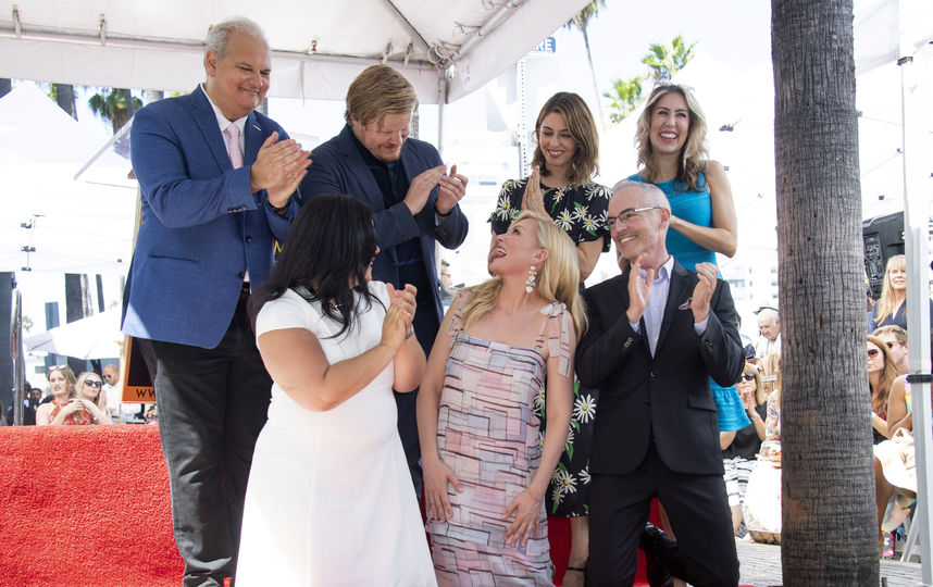 Кирстен Данст и другие на церемонии. Фото AFP