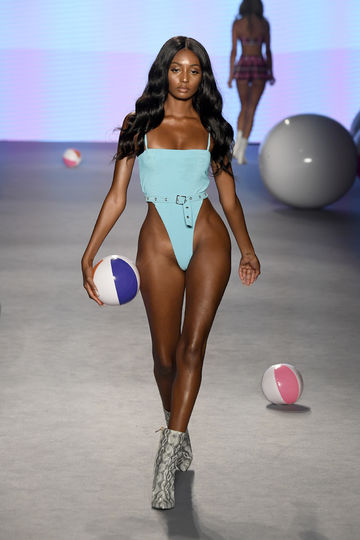 Показ Chloe Rose. Фото Getty