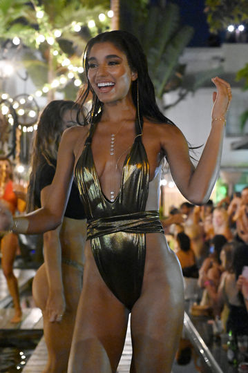 Показ Yovanna Ventura x ISHINE365. Фото Getty