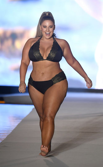 Шоу Sports Illustrated Swimsuit. Фото Getty