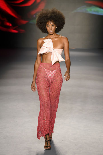 Показ Baes & Bikinis. Фото Getty