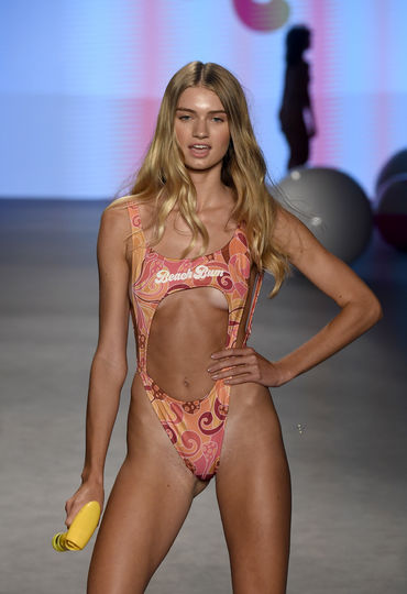 Показ Chloe Rose. Фото Getty