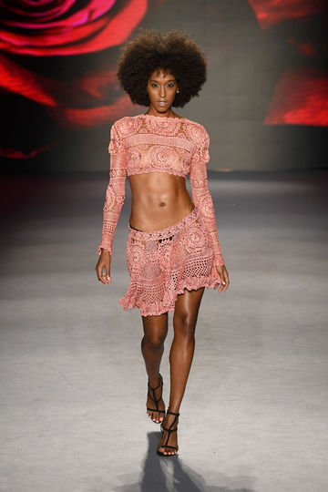 Показ Baes & Bikinis. Фото Getty