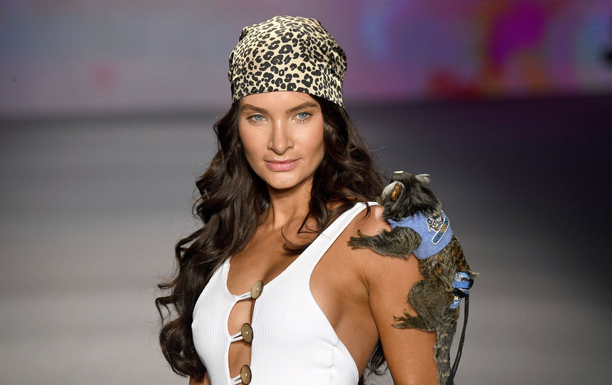 Показ Poema Swim. Фото Getty