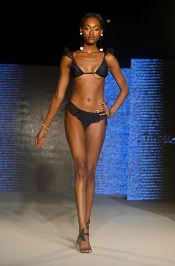 Показ бренда Agua De Coco. Фото Getty