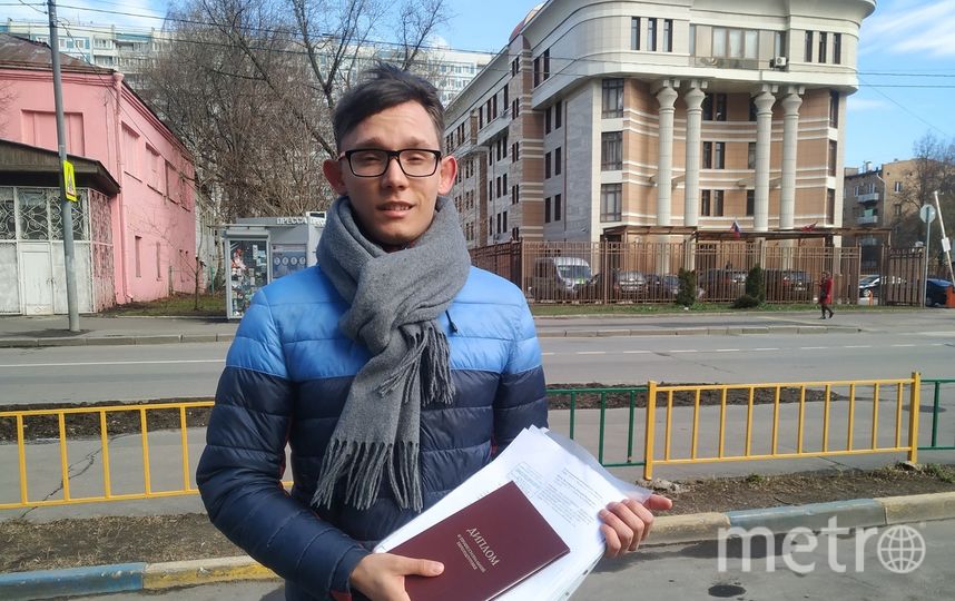 Учитель, уволенный в Москве за танцы в золотых трусах, планирует обращаться в Страсбургский суд