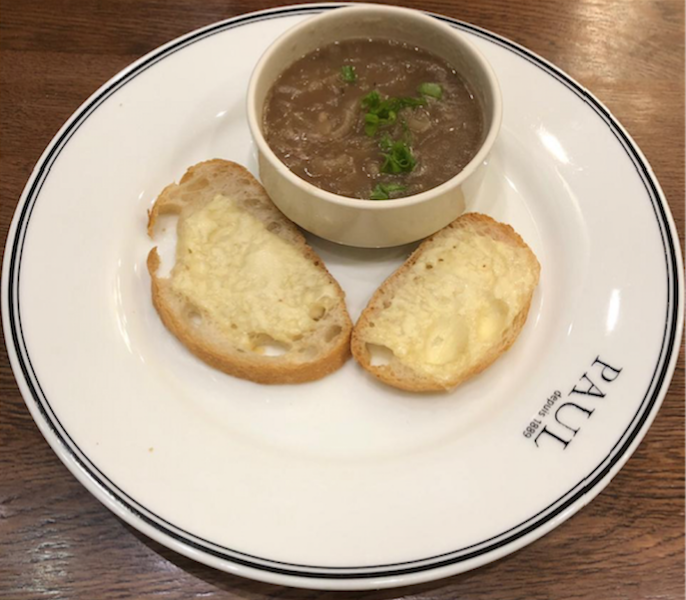 Где можно поесть супа. Луковый суп в ресторане. Луковый суп в Москве. Луковый суп в древности.