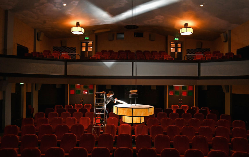 Перед просмотром фильма и перед походом в театр всегда лучше начать с книги. Фото Getty